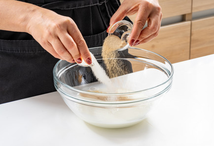 Фото шага рецепта Сосиски в тесте 190295 шаг 2  