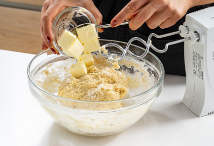 Фото шага рецепта Сосиски в тесте 190295 шаг 4  