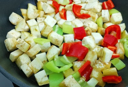 Фото шага рецепта Соте из баклажана и сосисок 175202 шаг 6