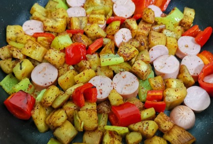 Фото шага рецепта Соте из баклажана и сосисок 175202 шаг 9