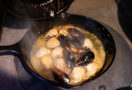 Фото шага рецепта Соте из морепродуктов 138599 шаг 4  