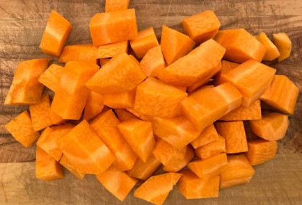 Фото шага рецепта Соте с индейкой и имбирем в духовке 174340 шаг 2  