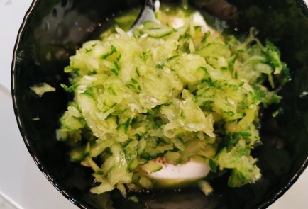 Фото шага рецепта Соус дзадзики 188240 шаг 3  