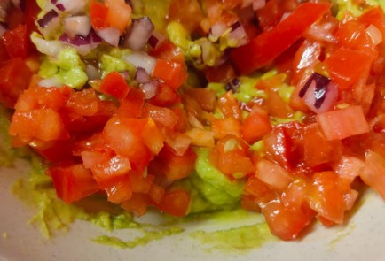 Фото шага рецепта Соус из авокадо помидора и лука 187040 шаг 10  