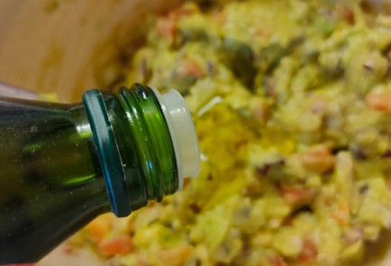 Фото шага рецепта Соус из авокадо помидора и лука 187040 шаг 12  