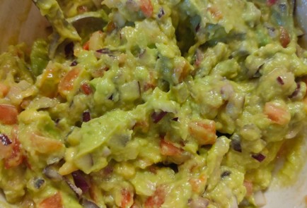 Фото шага рецепта Соус из авокадо помидора и лука 187040 шаг 13  