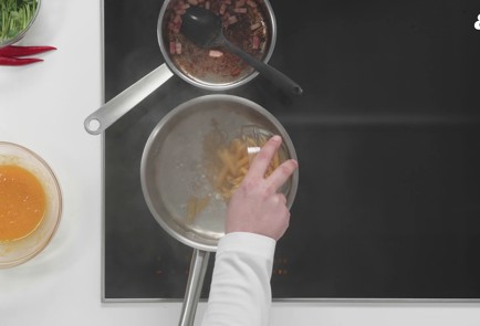 Фото шага рецепта Соус карбонара для пасты 175575 шаг 2  