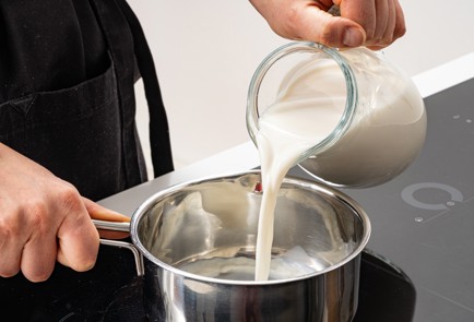 Фото шага рецепта Соус морнэ 188820 шаг 2  