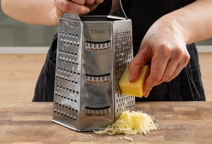 Фото шага рецепта Соус морнэ 188820 шаг 3  