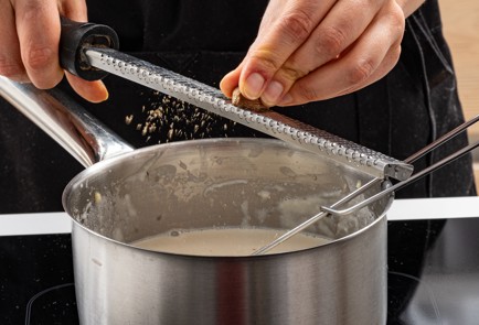 Фото шага рецепта Соус морнэ 188820 шаг 7  