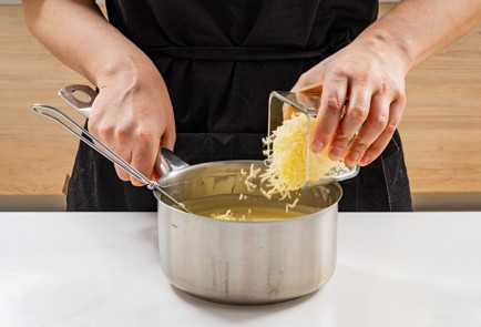 Фото шага рецепта Соус морнэ 188820 шаг 9  