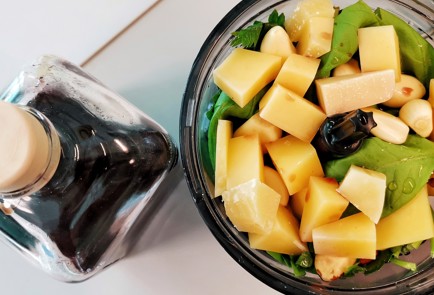 Фото шага рецепта Соус песто из трех видов орехов 151375 шаг 10  