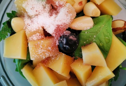 Фото шага рецепта Соус песто из трех видов орехов 151375 шаг 11  