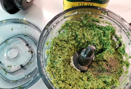 Фото шага рецепта Соус песто из трех видов орехов 151375 шаг 14  