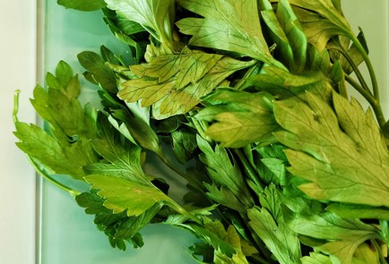 Фото шага рецепта Соус песто из трех видов орехов 151375 шаг 3  