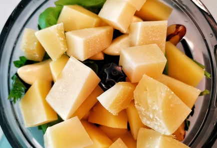 Фото шага рецепта Соус песто из трех видов орехов 151375 шаг 8  