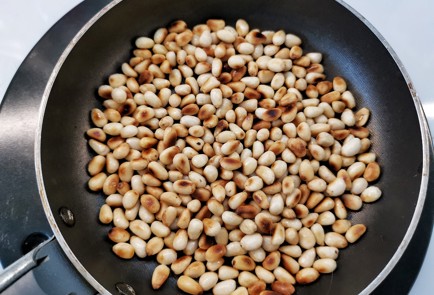 Фото шага рецепта Соус песто с бразильским орехом 151114 шаг 8  