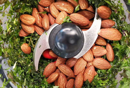 Фото шага рецепта Соус песто с печеным перцем 151585 шаг 10  