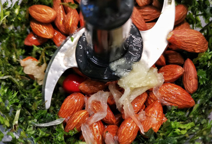 Фото шага рецепта Соус песто с печеным перцем 151585 шаг 13  