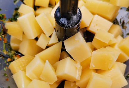 Фото шага рецепта Соус песто с печеным перцем 151585 шаг 18  