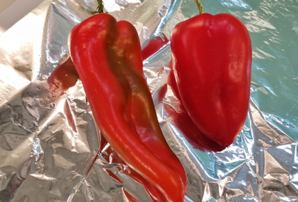 Фото шага рецепта Соус песто с печеным перцем 151585 шаг 2  