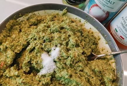 Фото шага рецепта Соус песто с сельдереем 174730 шаг 10  