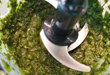 Фото шага рецепта Соус песто с сельдереем 174730 шаг 4  