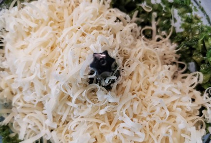 Фото шага рецепта Соус песто с сельдереем 174730 шаг 6  