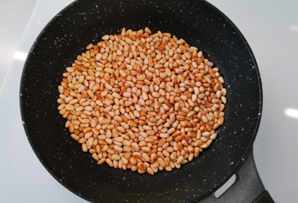 Фото шага рецепта Соус песто 189918 шаг 5  