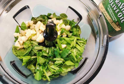 Фото шага рецепта Соус песто 190713 шаг 6  