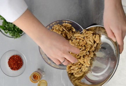 Фото шага рецепта Соус сацебели 17109 шаг 1  