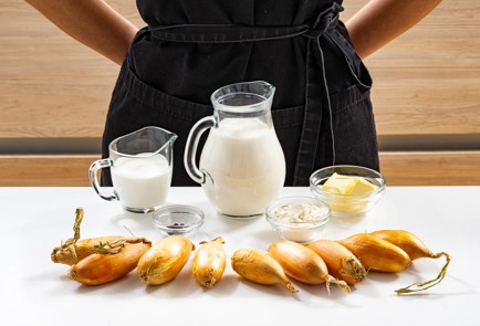 Фото шага рецепта Соус субиз 188821 шаг 1  