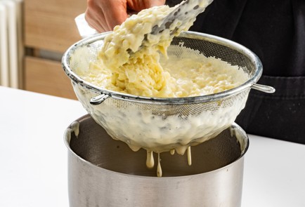 Фото шага рецепта Соус субиз 188821 шаг 10  