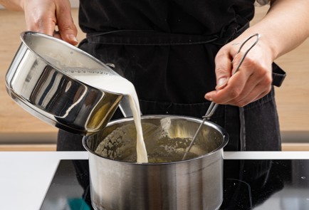 Фото шага рецепта Соус субиз 188821 шаг 5  