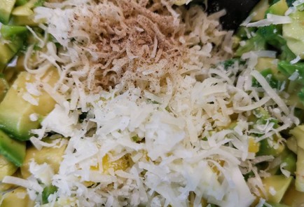 Фото шага рецепта Соуснамазка из авокадо и перепелиных яиц 152295 шаг 4  