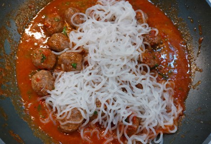 Фото шага рецепта Спагетти болоньезе 188920 шаг 12  