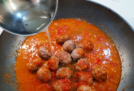 Фото шага рецепта Спагетти болоньезе 188920 шаг 7  