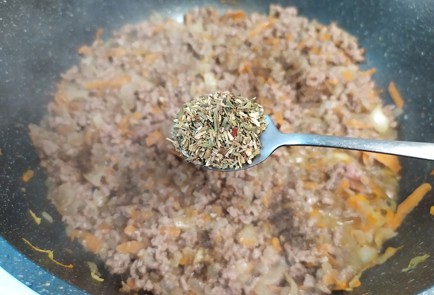 Фото шага рецепта Спагетти болоньезе 190707 шаг 6  