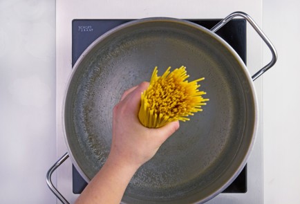 Фото шага рецепта Спагетти болоньезе 57932 шаг 4  