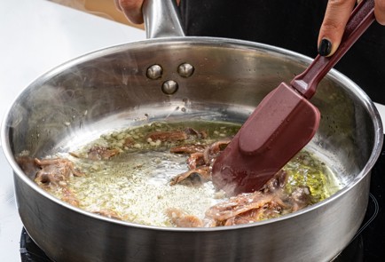 Фото шага рецепта Спагетти карбонара с анчоусами 186978 шаг 4  