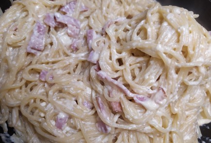 Фото шага рецепта Спагетти карбонара 189159 шаг 10