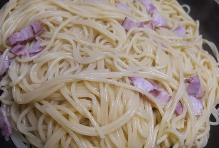 Фото шага рецепта Спагетти карбонара 189159 шаг 8