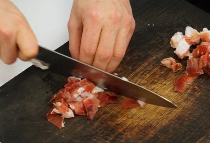 Фото шага рецепта Спагетти карбонара 81236 шаг 2  