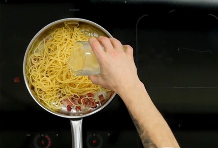 Фото шага рецепта Спагетти карбонара 81236 шаг 8  