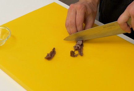 Фото шага рецепта Спагетти с анчоусами и хлебными крошками 42453 шаг 1  