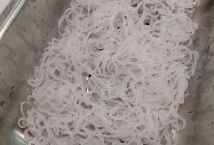 Фото шага рецепта Спагетти с беконом 189048 шаг 1  