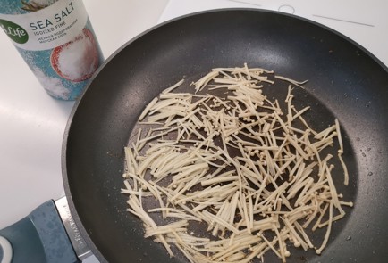 Фото шага рецепта Спагетти с беконом 189048 шаг 4  