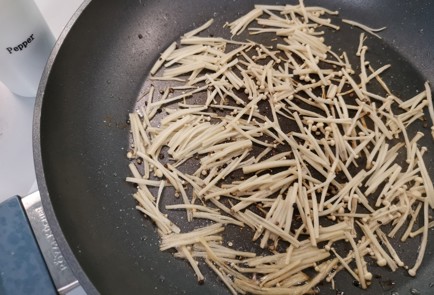 Фото шага рецепта Спагетти с беконом 189048 шаг 5  