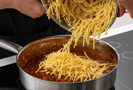 Фото шага рецепта Спагетти с чечевицей 176114 шаг 10  