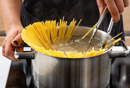 Фото шага рецепта Спагетти с цукини понерански 186979 шаг 7  